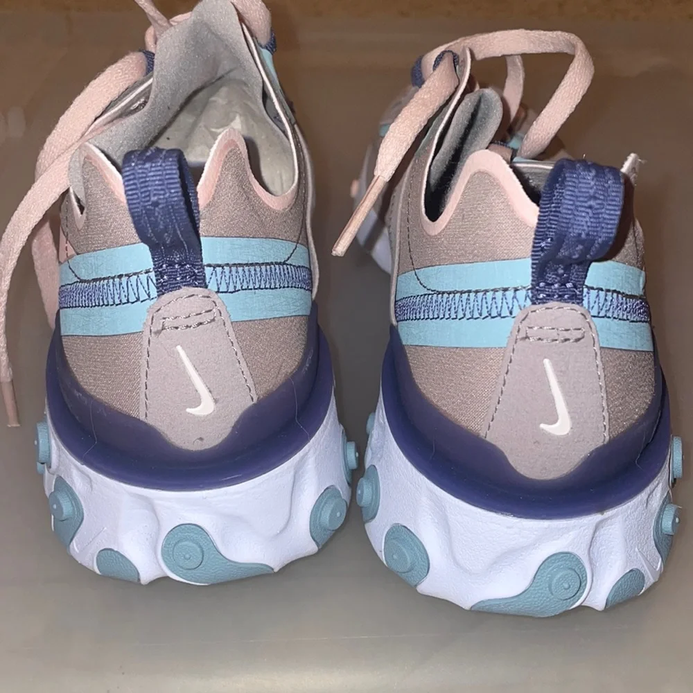 Women’s Nike React - Picture 3 of 4